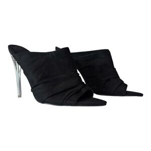 Mackin J Black Heels